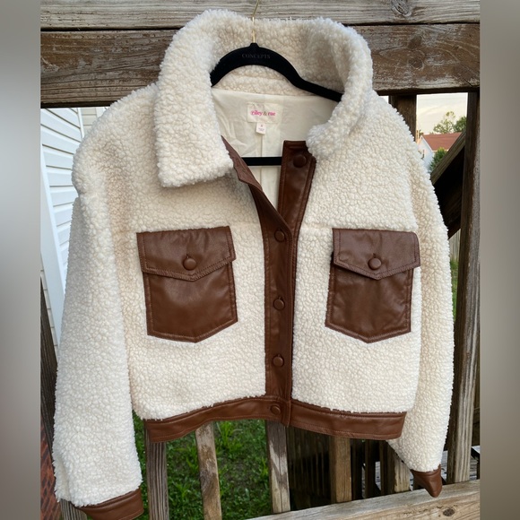 Riley& Rae short Sherpa Jacket soft ecru size small faux leather, off white - Picture 3 of 7
